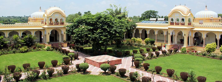 Amar Mahal - Orchha 01.jpg